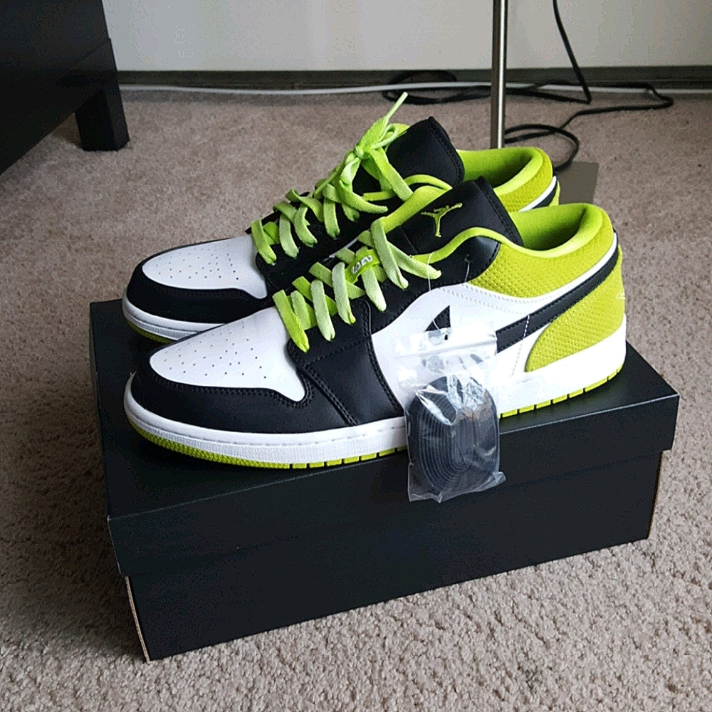 Jordan Low Top Sneakers Black White Neon Green